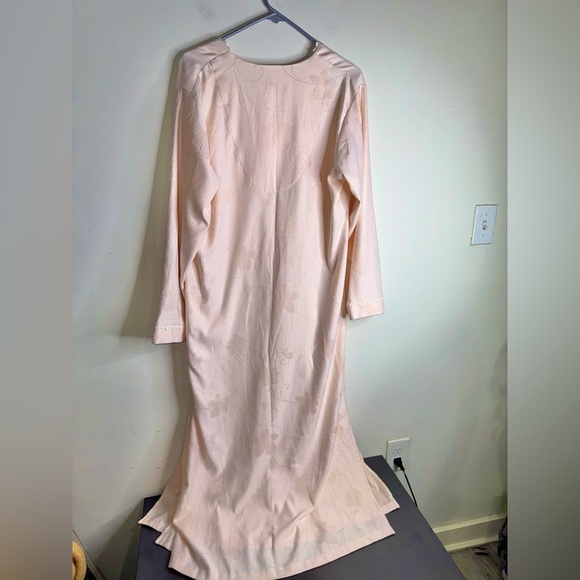 Oscar de la Renta Floral Long Sleeve Vintage Nightgown - Picture 2 of 8